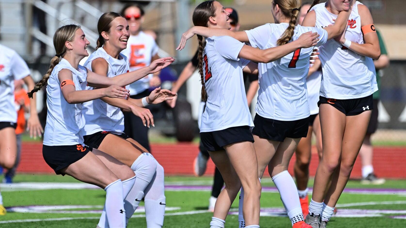 Edwardsville's Genny Burroughs parlays PK saves into sectional semifinal triumph over O'Fallon